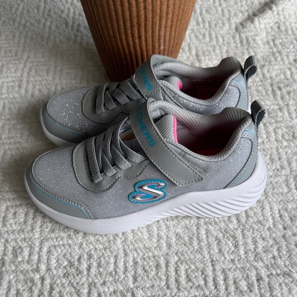 NWOT Skechers Shimmering Gray Sneakers - Picture 3 of 8